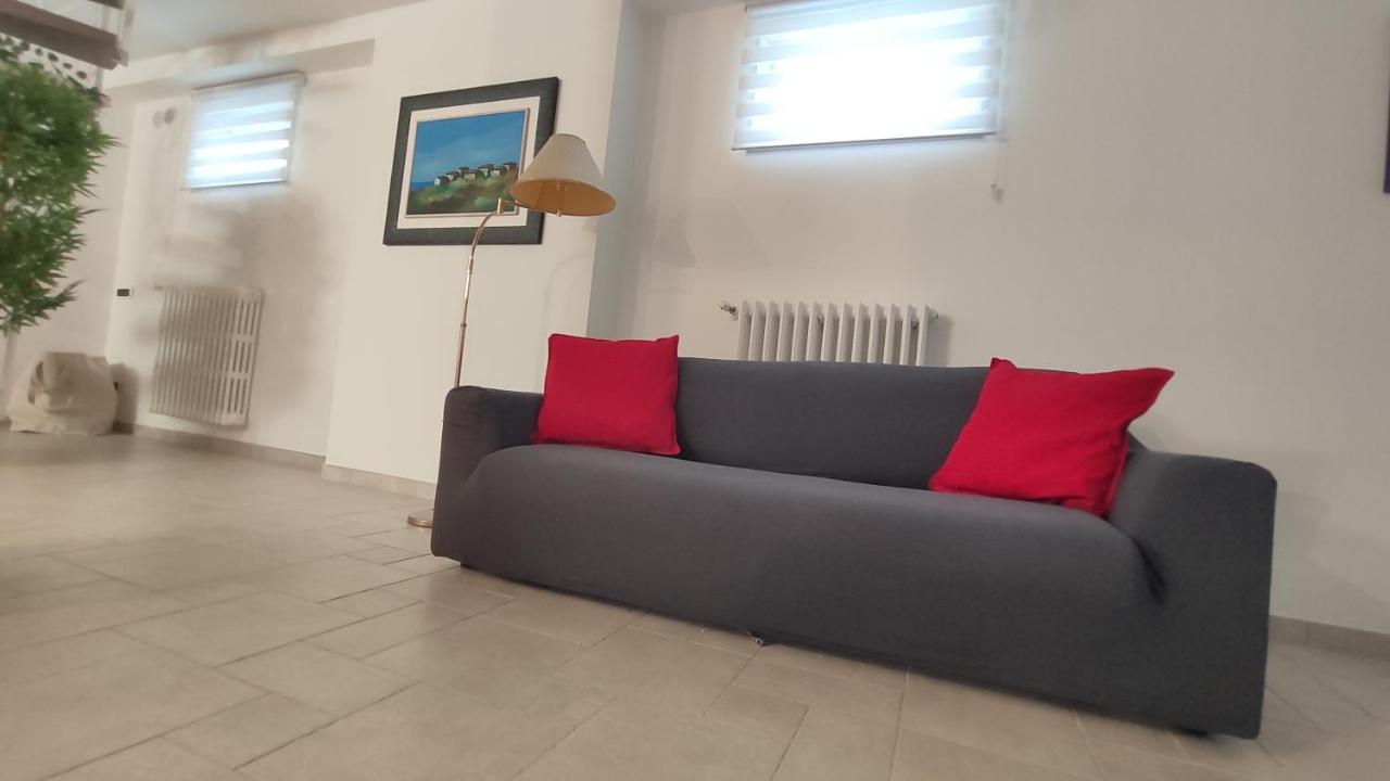 Seagull Apartments - Front And Sea View & Airport บารี ภายนอก รูปภาพ
