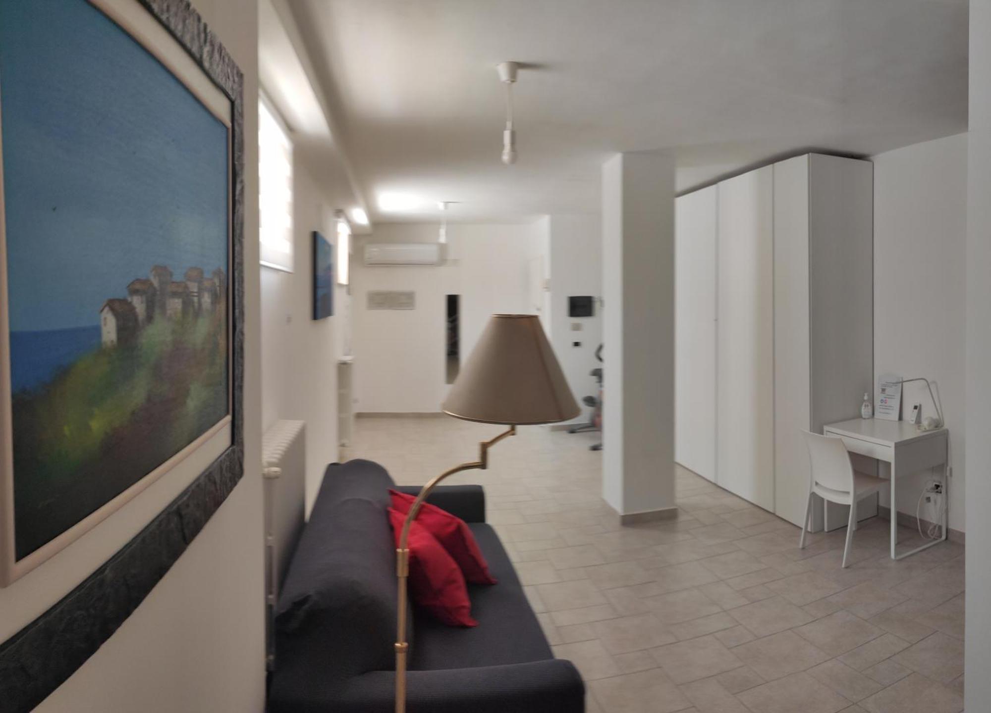 Seagull Apartments - Front And Sea View & Airport บารี ภายนอก รูปภาพ