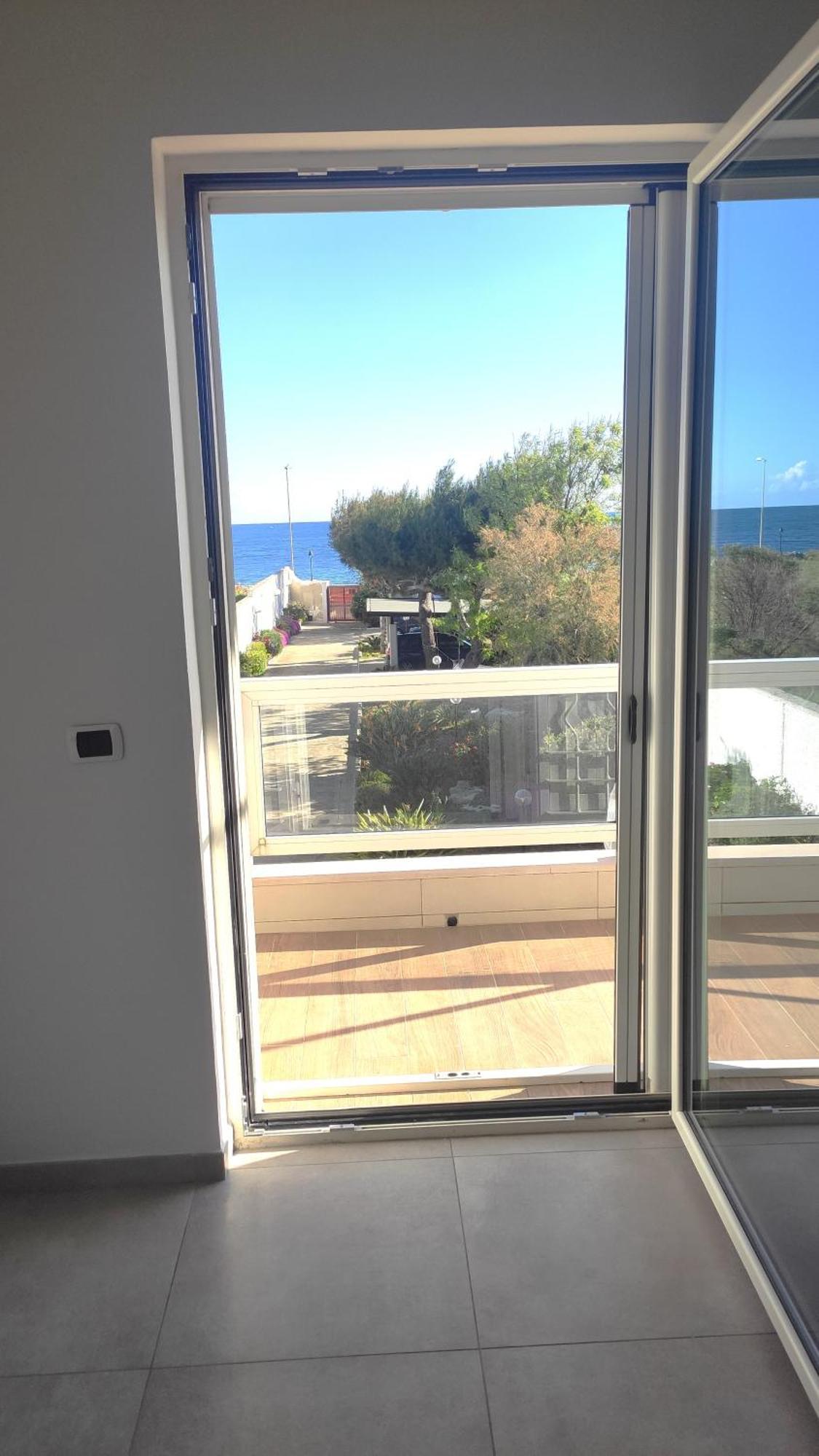 Seagull Apartments - Front And Sea View & Airport บารี ภายนอก รูปภาพ