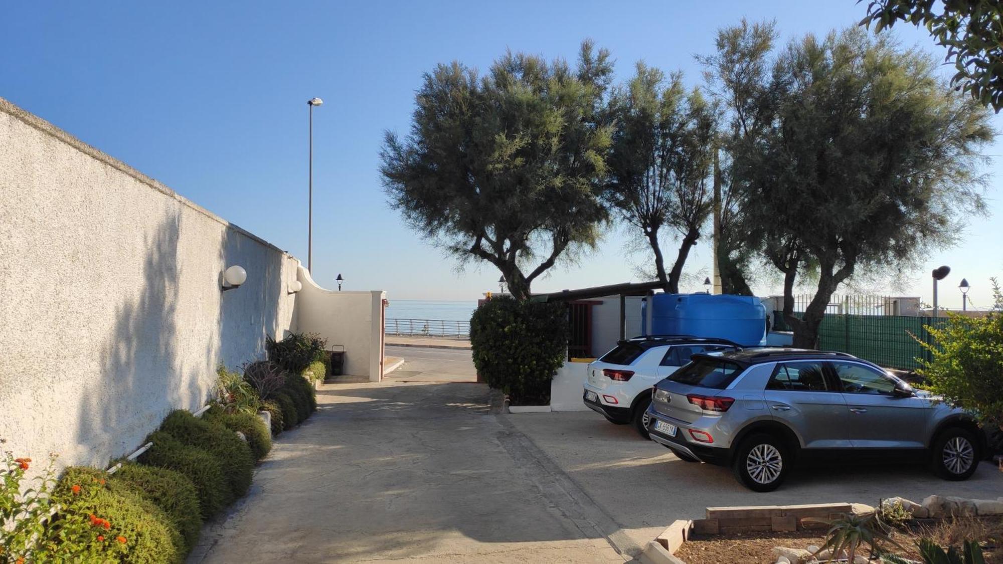 Seagull Apartments - Front And Sea View & Airport บารี ภายนอก รูปภาพ